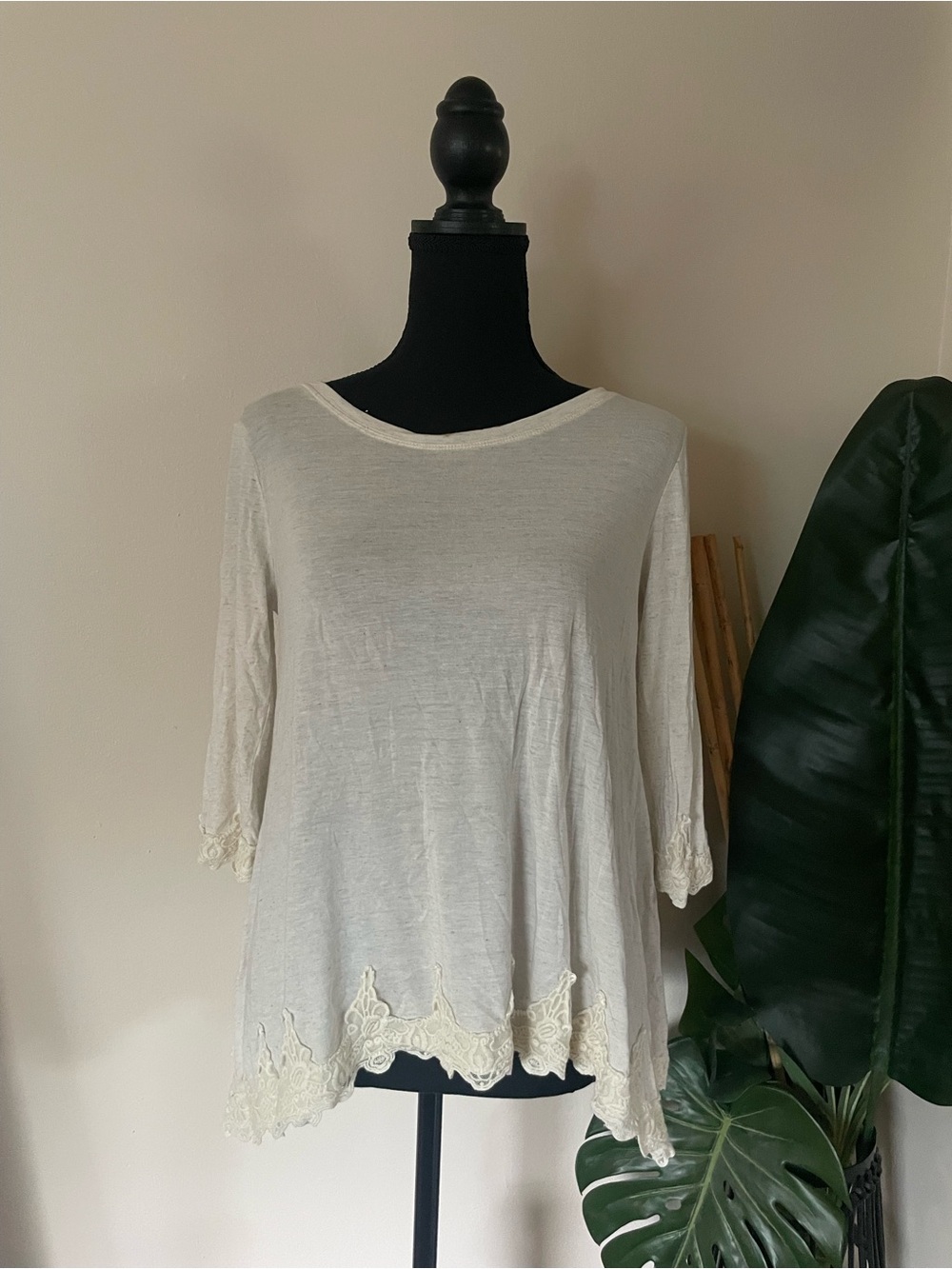 Jolt Cream Lace-Hem 3/4 Sleeve Tunic